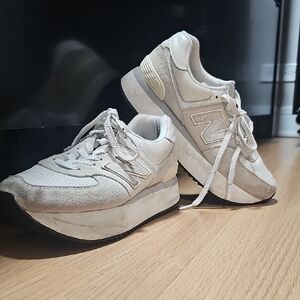 New Balance Cream and Tan Women's Sneakers